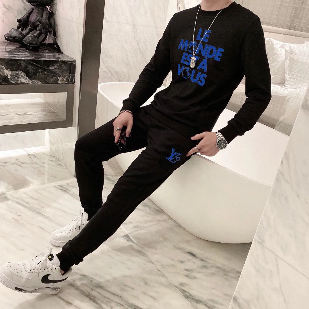 🅿️380 [LV Louis Vuitton] (Fat Man Gospel) hot-selling suit is coming. Focus on the original version of the official website. 2025 new hot-selling sweatshirt suit. The original order is hard to buy🇭🇰. It is the meticulous work of top designers for a fitting and perfect upper body effect. All-natural high-quality Roman cotton 100%, close-fitting comfort, noble and elegant! Original hardware embodies elegance and nobility! Counter size: M-5XL (maximum wear up to 220 pounds)